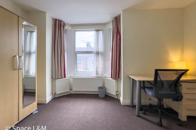 Room to rent in Swainstone Road, Reading, Berkshire