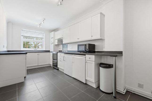 12, Hazelwood, Loughton photo 3