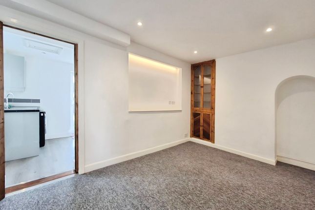 Eliotts Drive, Yeovil photo 4