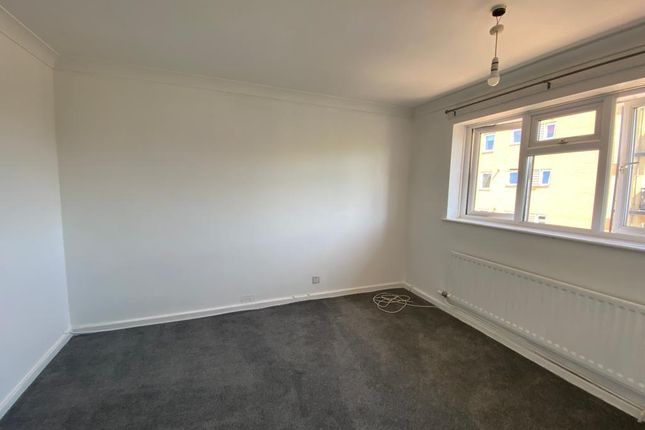 73, Bredgar Close, Ashford photo 5