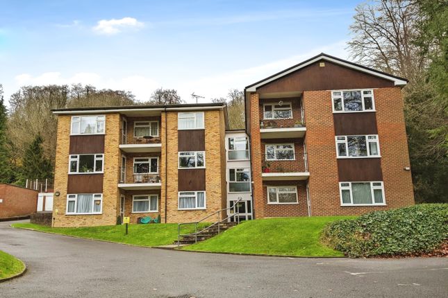 6 Orchard Court, Harestone Valley Road, CATERHAM photo 5
