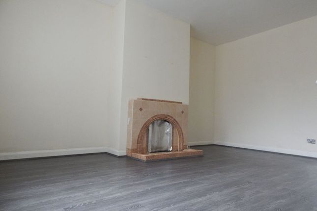31 Ravens Avenue, Dewsbury photo 3