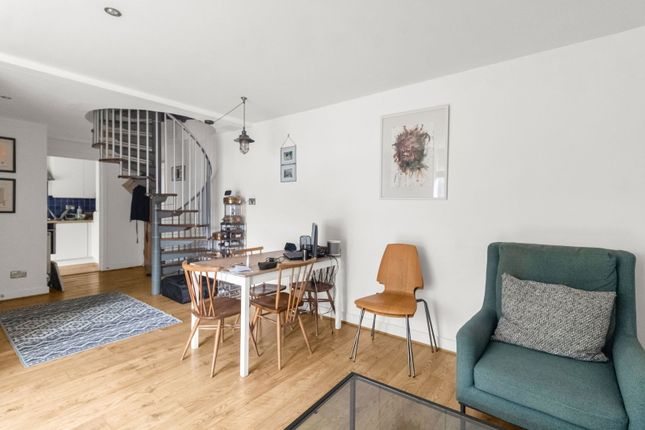 136, Barrier Point Road, London photo 3