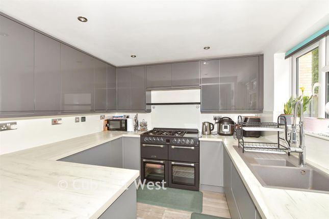 8, Mountbatten Close, Crawley photo 3