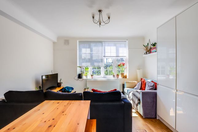 61 Streatham Close Leigham Court Road, London photo 4