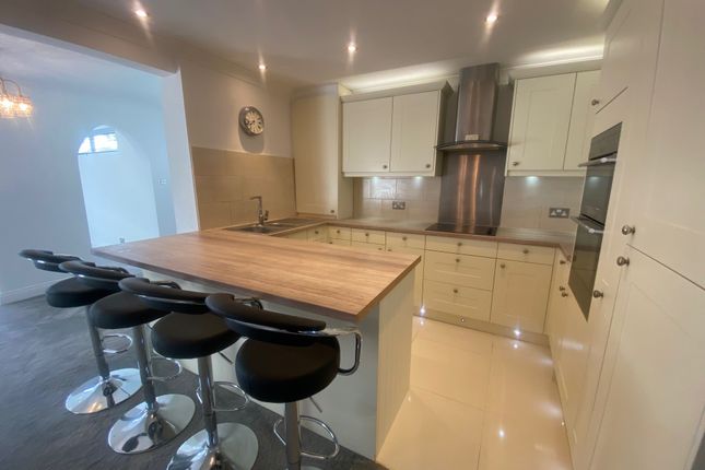2 Little Dytchleys Mews, Coxtie Green Road, BRENTWOOD photo 2