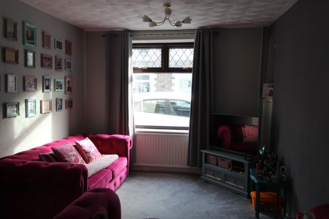 8, Lee Street, Pontypridd photo 2