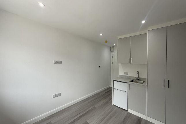 B, 12, Sheffield Road, Slough photo 5