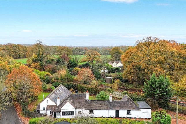 4-bed house on The Cottage,, Harpers Road, Surrey, £800,000