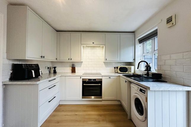 27, Peartree Close, Barlby photo 2