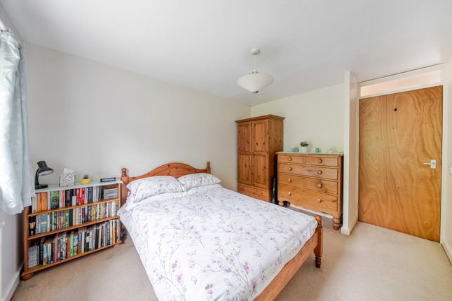 9, Blueberry Close, St. Albans photo 4
