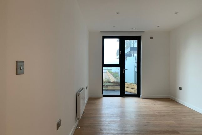 Flat to rent in Beach Drive, Harbour View