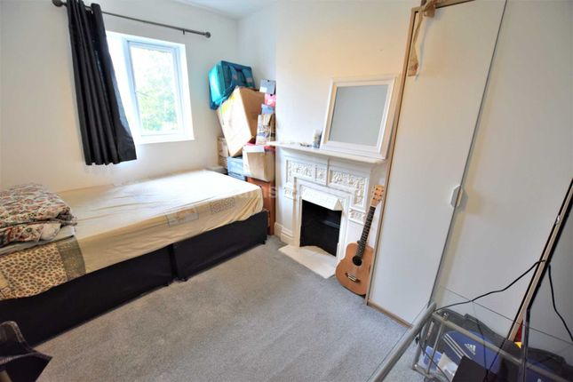 Terraced house to rent in Basingstoke Road, Reading