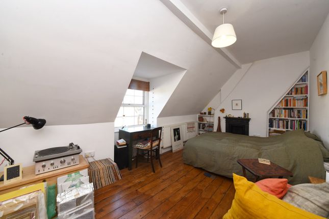 Terraced house for sale in Lincoln Road, London