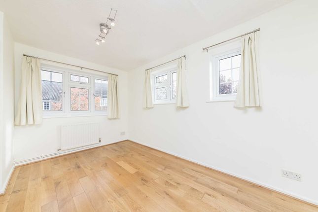 Property to rent in College Gardens, London