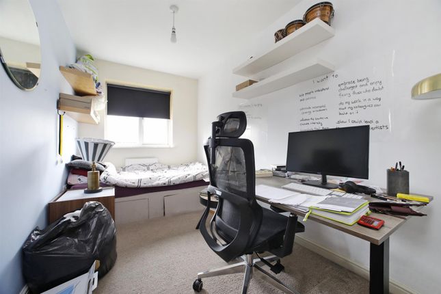 25, Joseph Hardcastle Close, London photo 5