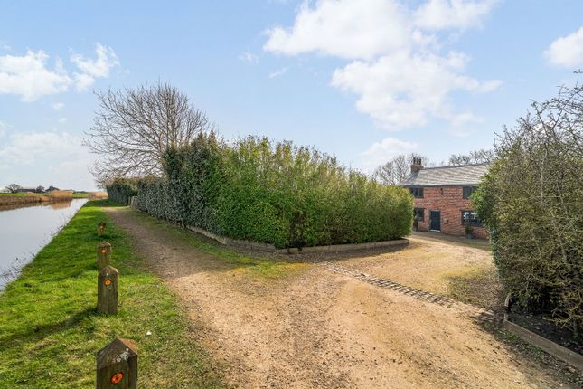 Canal Cottage,2, Mairscough Lane, Ormskirk photo 3