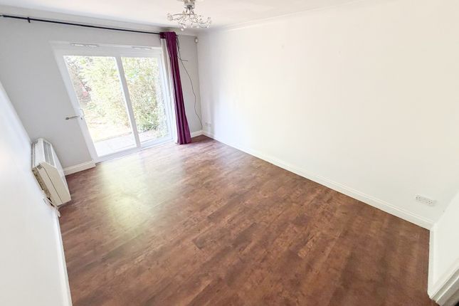 15, Kings Lodge, Benfleet photo 2