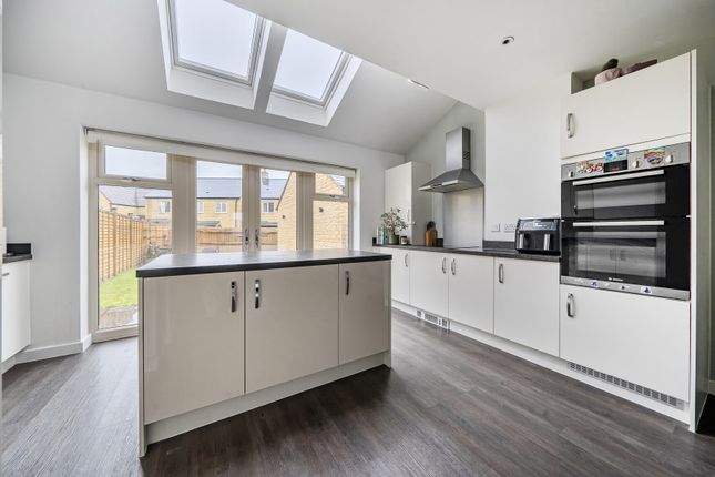 10, Centenary Way, Oxfordshire photo 2