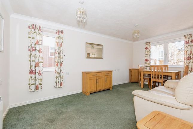Flat for sale in Greenwood Court, Epsom