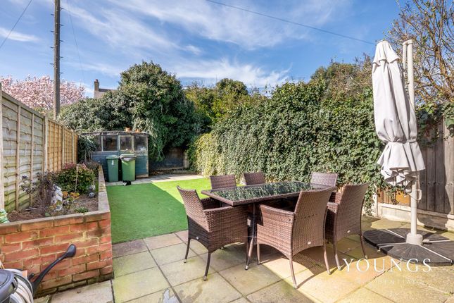 75 Hainault Avenue, Westcliff-On-Sea photo 2