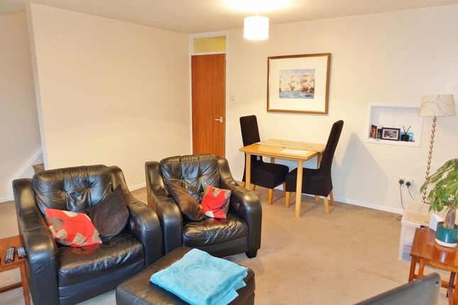 3 Waterloo Close, Newmarket photo 3