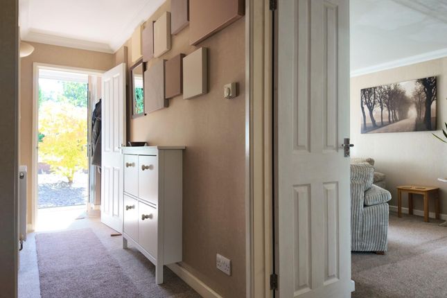 8, Laburnum Way, Dinas Powys photo 3