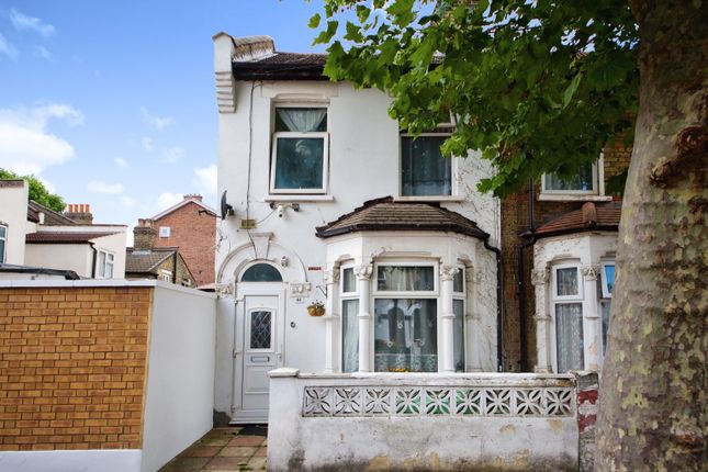 End terrace house for sale in Spencer Road, London