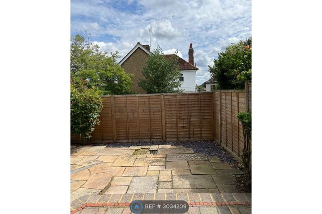 Willis Close, Epsom photo 3