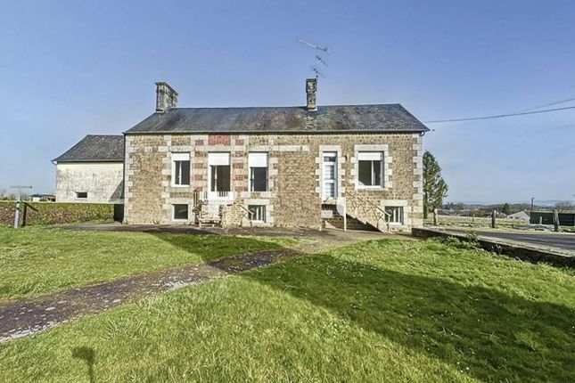 Detached house for sale in Saint-Hilaire-Du-Harcouet, Basse-Normandie, 50600, France