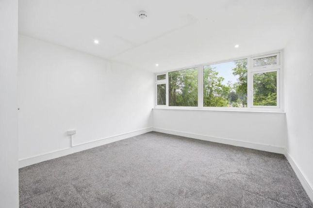 29, Barchester Close, Uxbridge photo 4