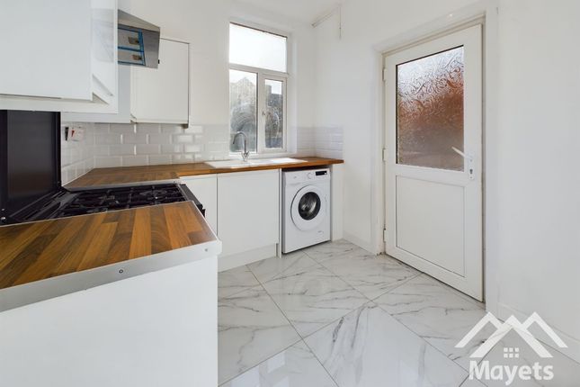 39 Selous Road, Blackburn photo 2