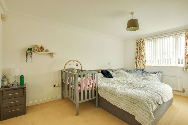 Duplock House, Fernhill Lane, New Milton photo 4