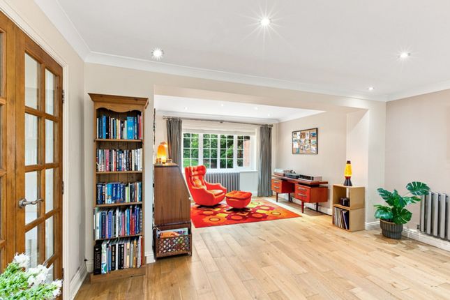2 Wike Ridge Lane, Leeds photo 4