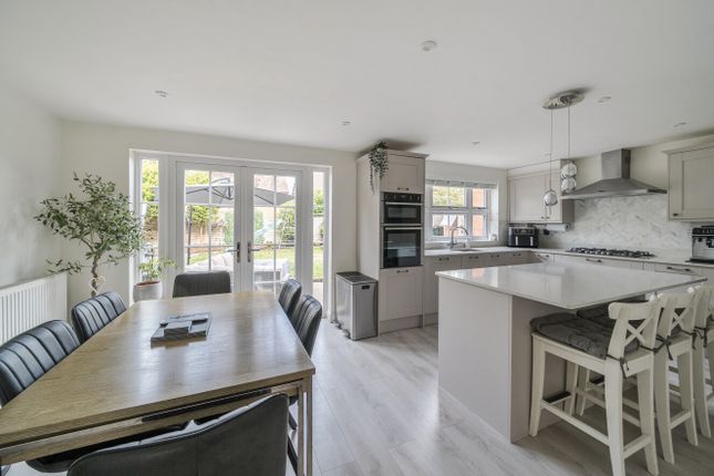 20, Woodford Green, Berkshire photo 4