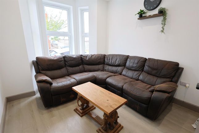 Room 5, 89, Skinner Street, Gillingham photo 5