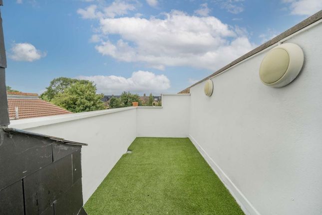 First Floor Flat, 154, Purves Road, London photo 4