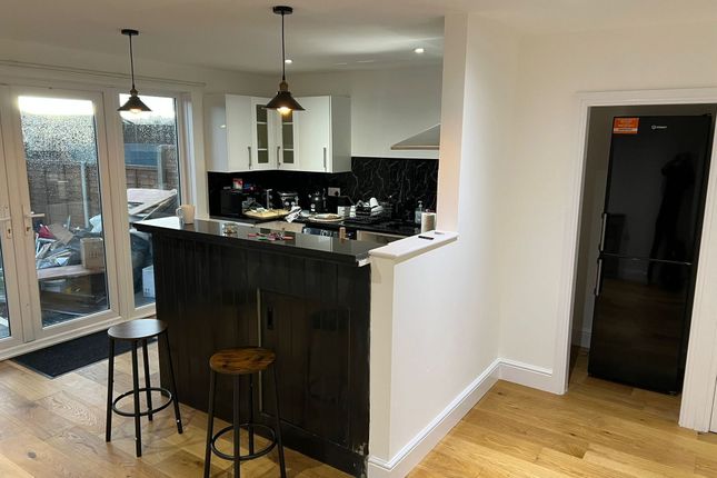 31 Viney Bank, Croydon photo 5