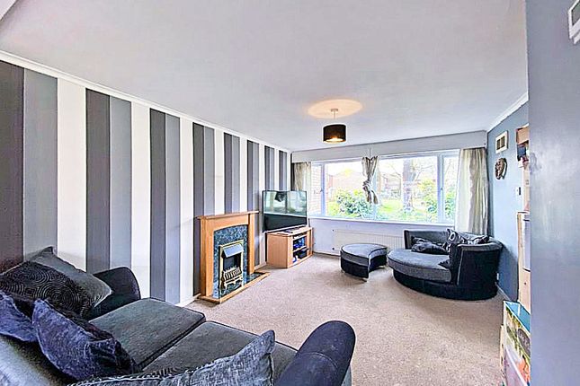 38, Carmarthen Close, Farnborough photo 3