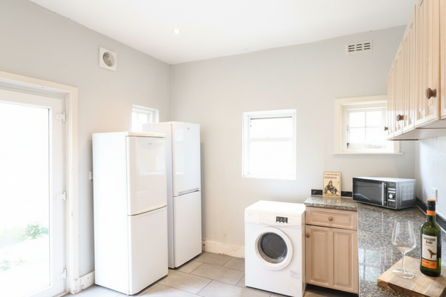 51WILTRM4, Large Double Room Available, Southampton photo 3