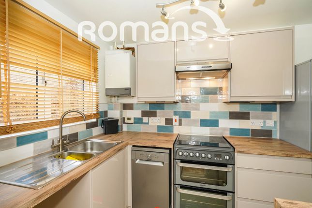 29, Abbotsbury Way, Swindon photo 4