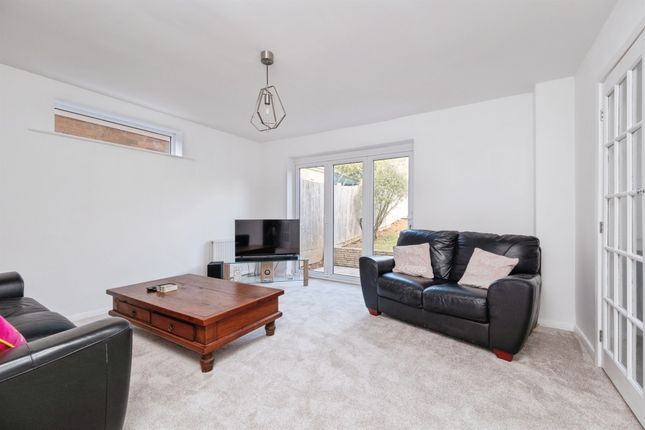 10, Busby Close, BUCKINGHAM photo 3