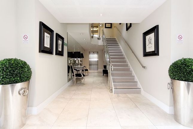 8, Regency Apartments, Chigwell photo 3