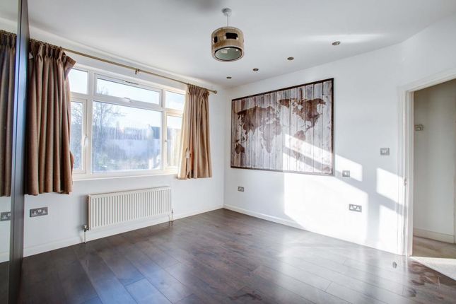 2-bed flat on Upper Flat 79, Galpins Road, Greater London, £342,000