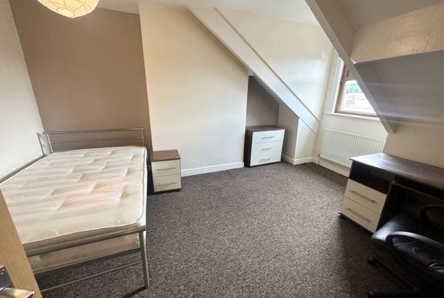 Wrangthorn Terrace Hyde Park, Leeds photo 5