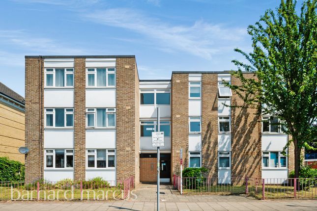 Thumbnail Flat for sale in Pakenham Close, London