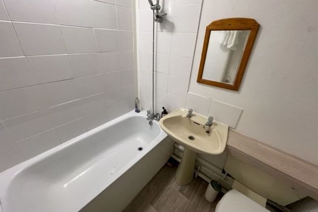 9B, Linden Grove, Gosport photo 5