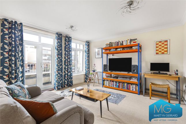 Flat for sale in Magdalene Gardens, Whetstone, London