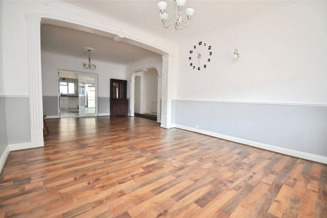 15, Lower Mardyke Avenue, Essex photo 3