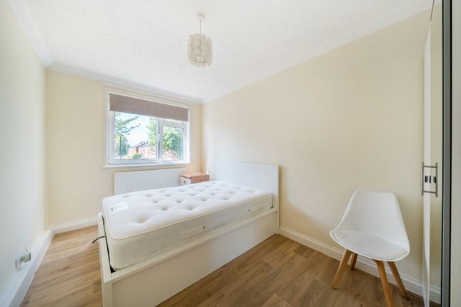 251, Friern Road, London photo 4